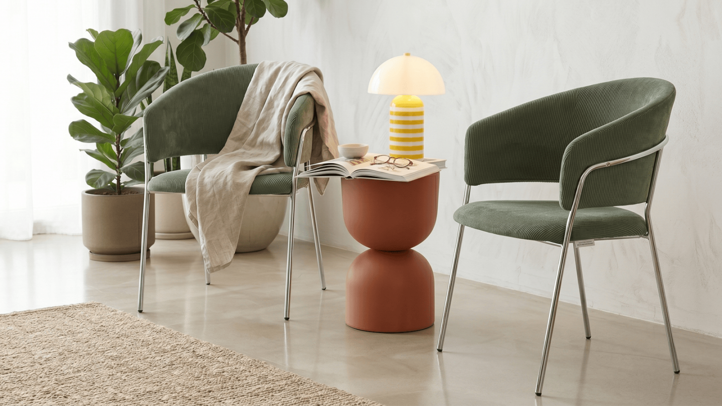 Lot de 2 chaises en velours côtelé vert kaki et piètement chromé - Isya Lot de 2 chaises en velours côtelé vert kaki et piètement chromé - Isya