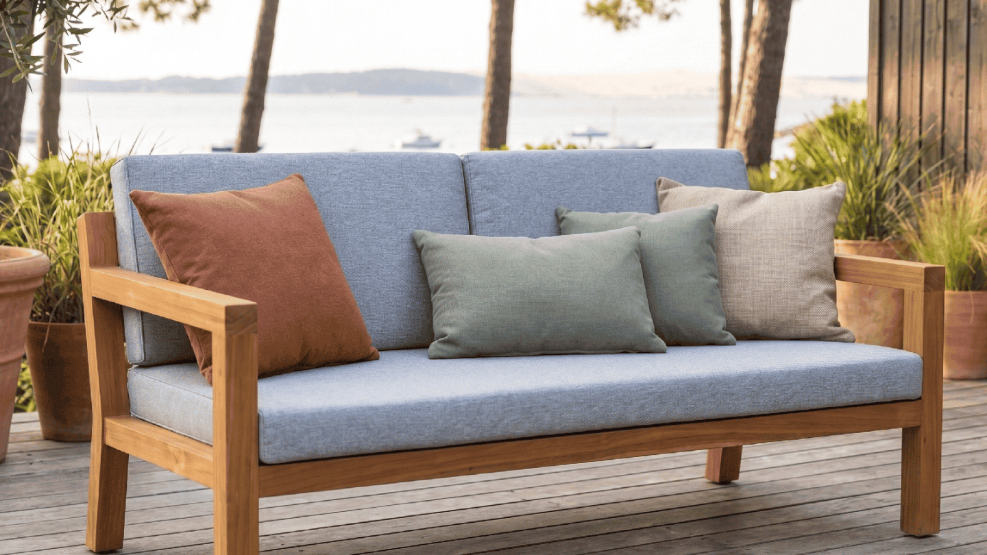 Salon de jardin 4 places en bois FSC - 1 canapé 2 places + 2 fauteuils - coussins gris chiné - Palau Salon de jardin 4 places en bois FSC - 1 canapé 2 places + 2 fauteuils - coussins gris chiné - Palau