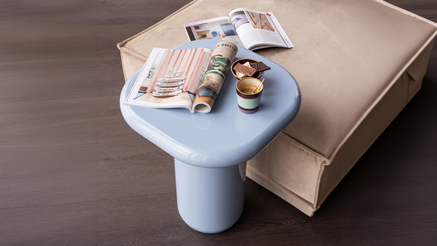 Table d'appoint carrée à bords arrondis laquée bleu clair brillant 50 cm - Zava Table d'appoint carrée à bords arrondis laquée bleu clair brillant 50 cm - Zava
