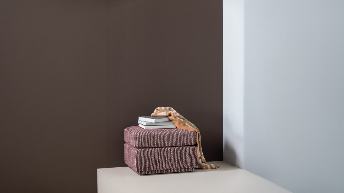 Pouf en tissu à motifs rayés bordeaux - Lou Pouf en tissu à motifs rayés bordeaux - Lou