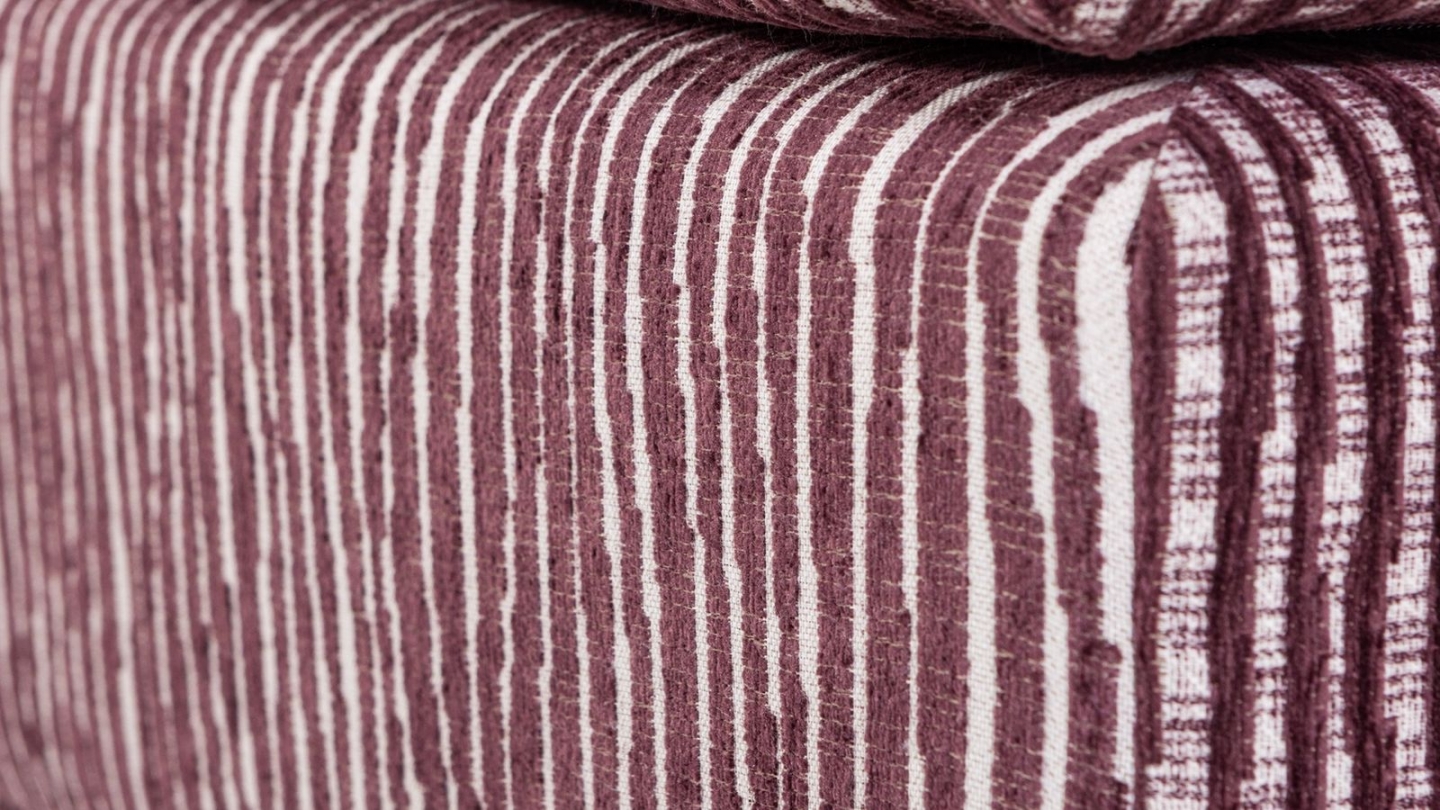 Pouf en tissu à motifs rayés bordeaux - Lou Pouf en tissu à motifs rayés bordeaux - Lou