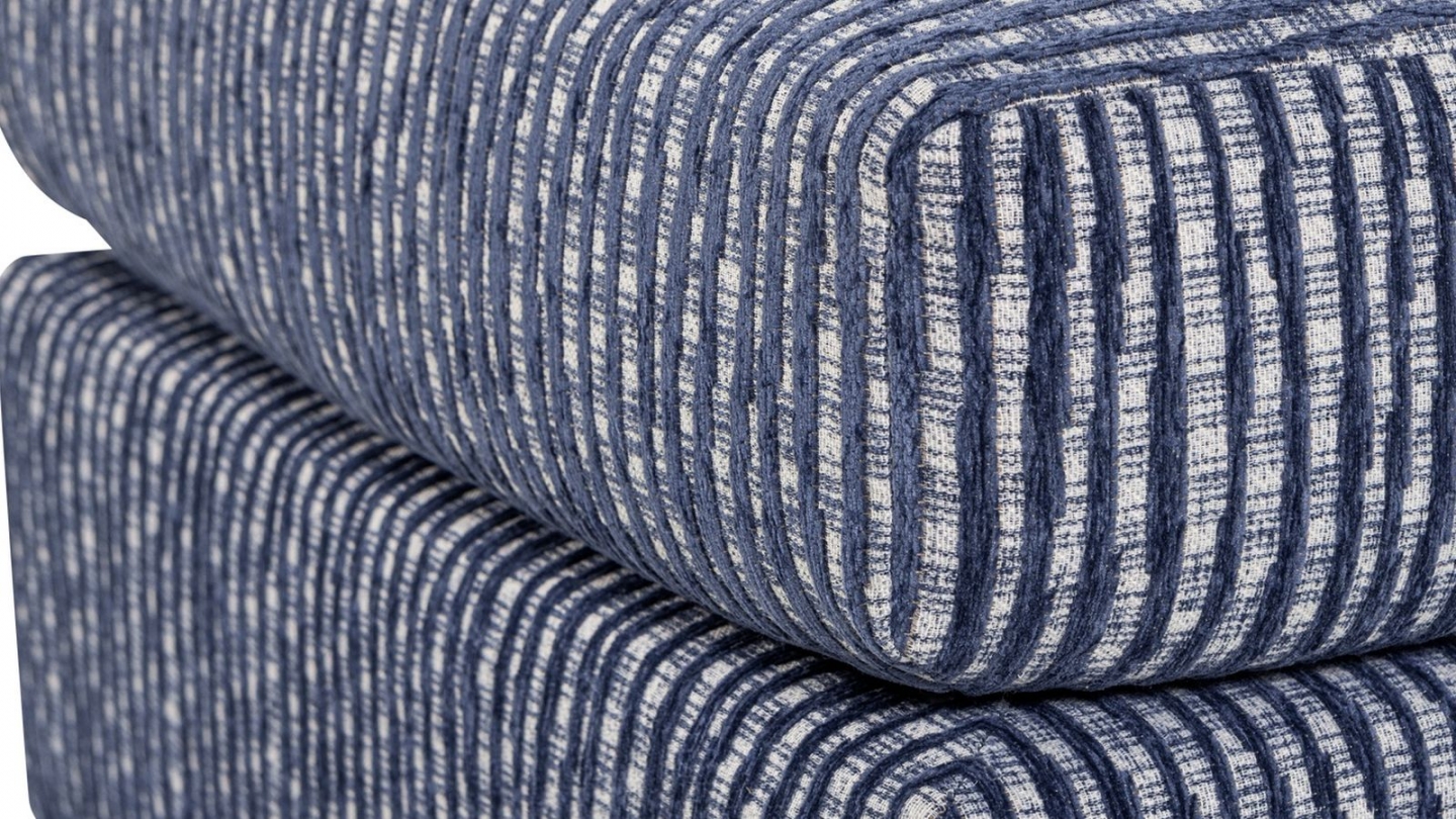 Pouf en tissu à motifs rayés gris/bleu - Lou Pouf en tissu à motifs rayés gris/bleu - Lou