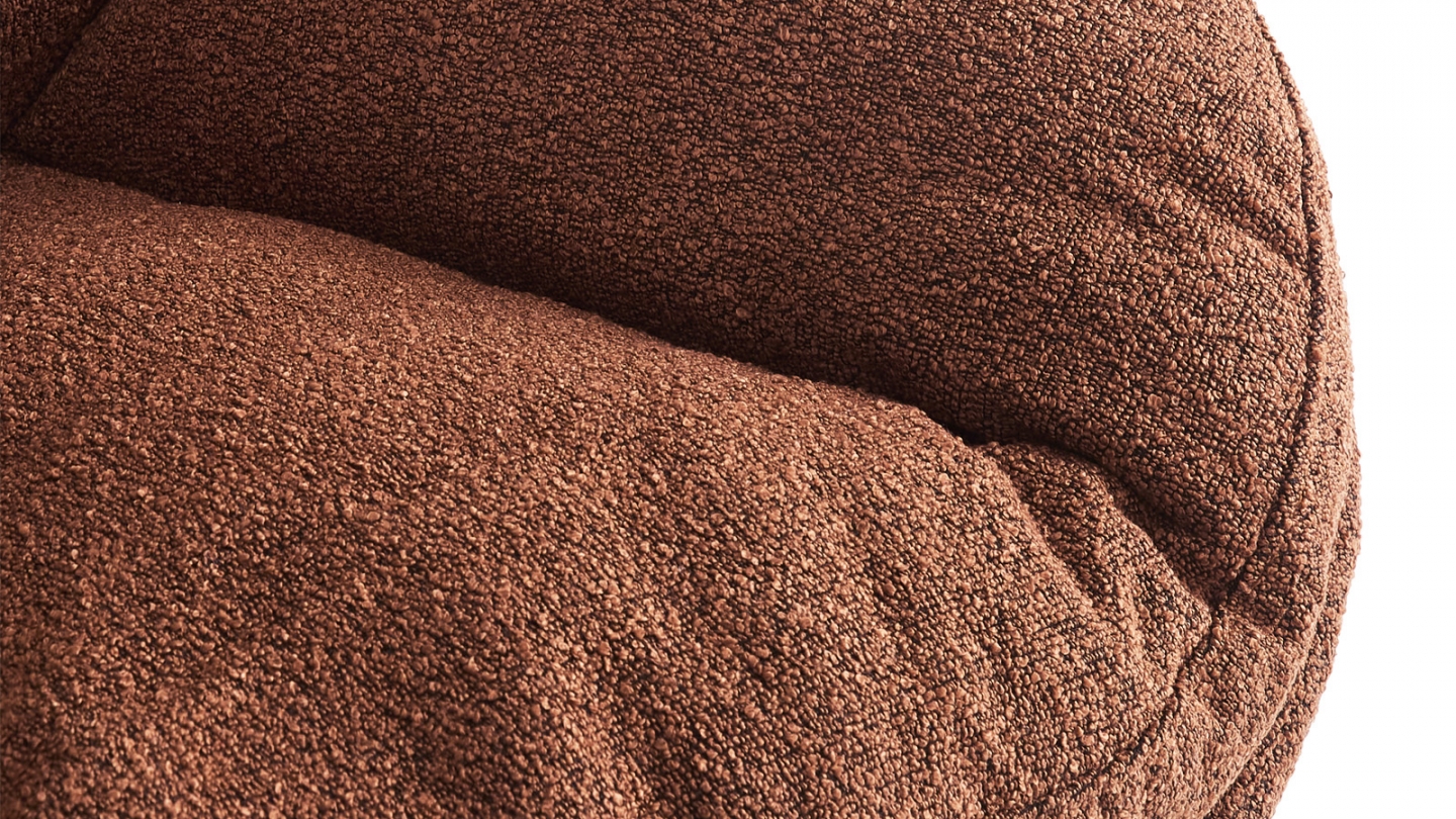 Fauteuil pivotant en tissu bouclé rouille et piètement chromé - Oli Fauteuil pivotant en tissu bouclé rouille et piètement chromé - Oli