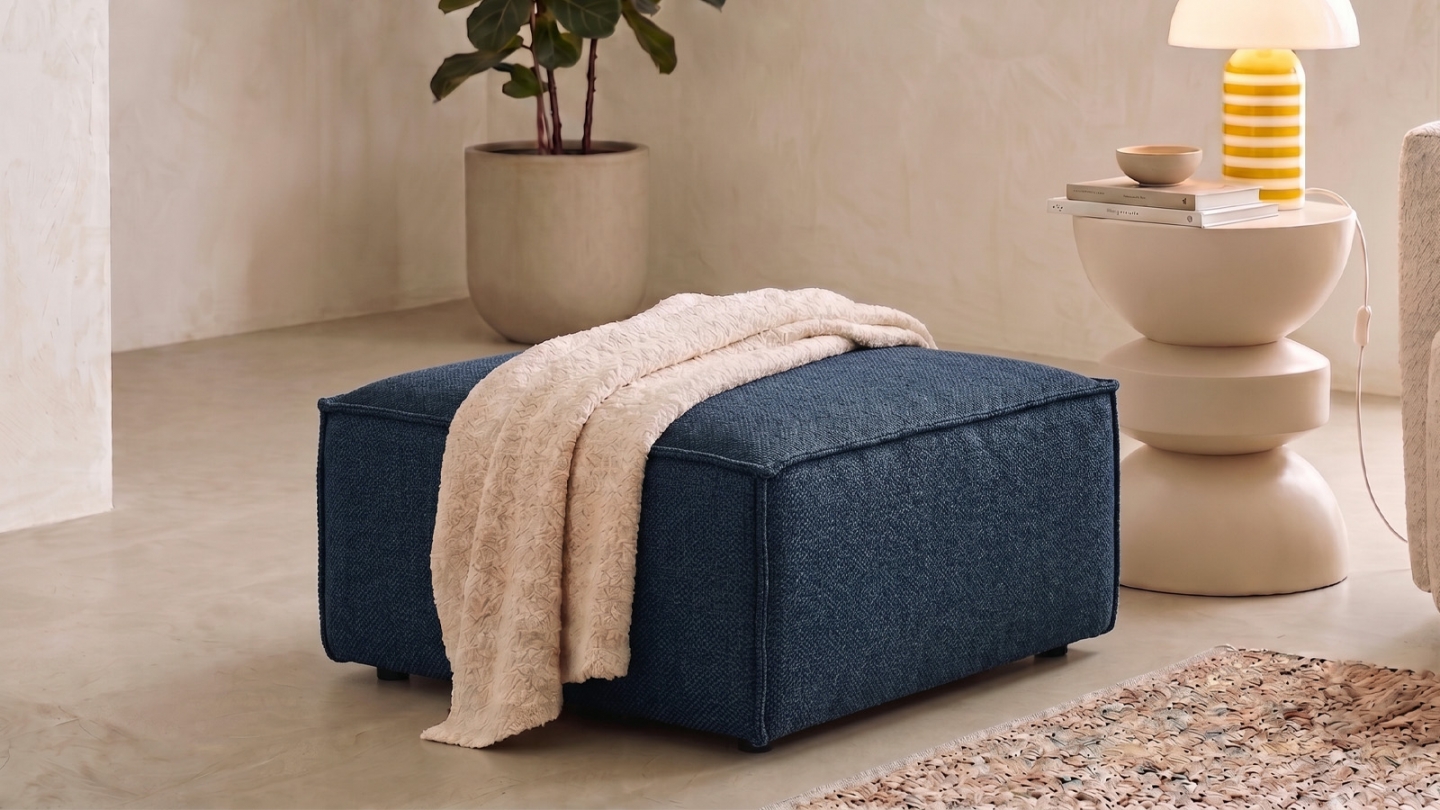 Pouf en tissu chenille bleu foncé - Emma Pouf en tissu chenille bleu foncé - Emma