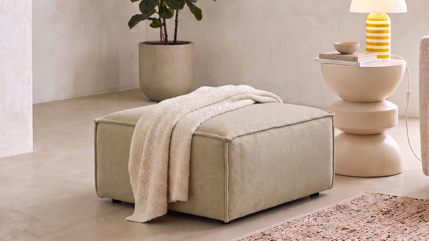 Pouf en tissu chenille moka - Livia Pouf en tissu chenille moka - Livia