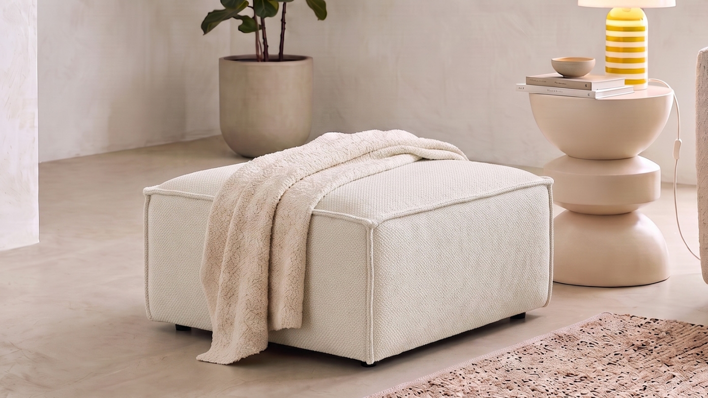 Pouf en tissu chenille beige - Emma Pouf en tissu chenille beige - Emma