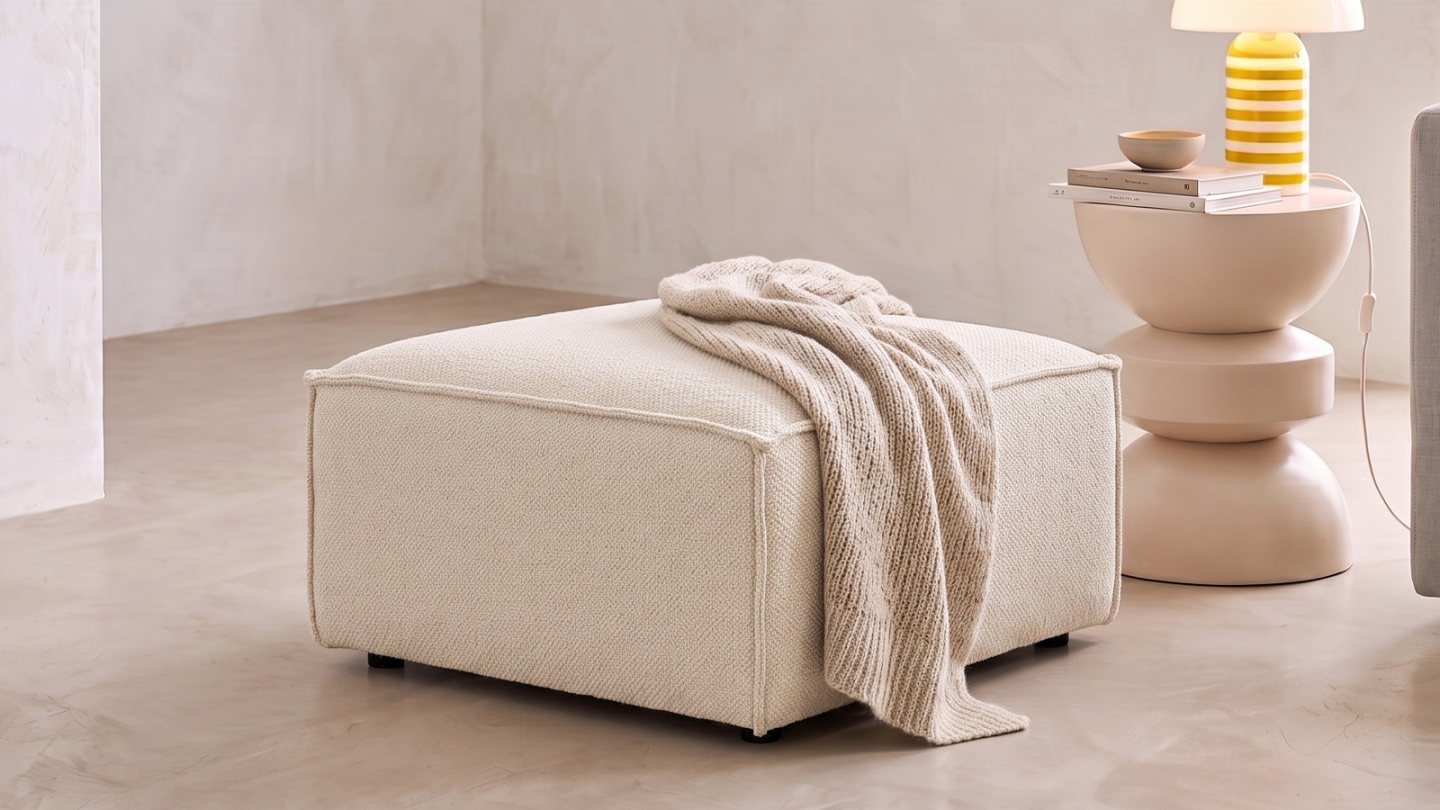 Pouf en tissu chenille beige foncé - Harper Pouf en tissu chenille beige foncé - Harper