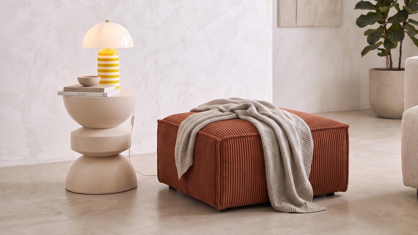 Pouf en velours côtelé rouille foncé - Livia Pouf en velours côtelé rouille foncé - Livia