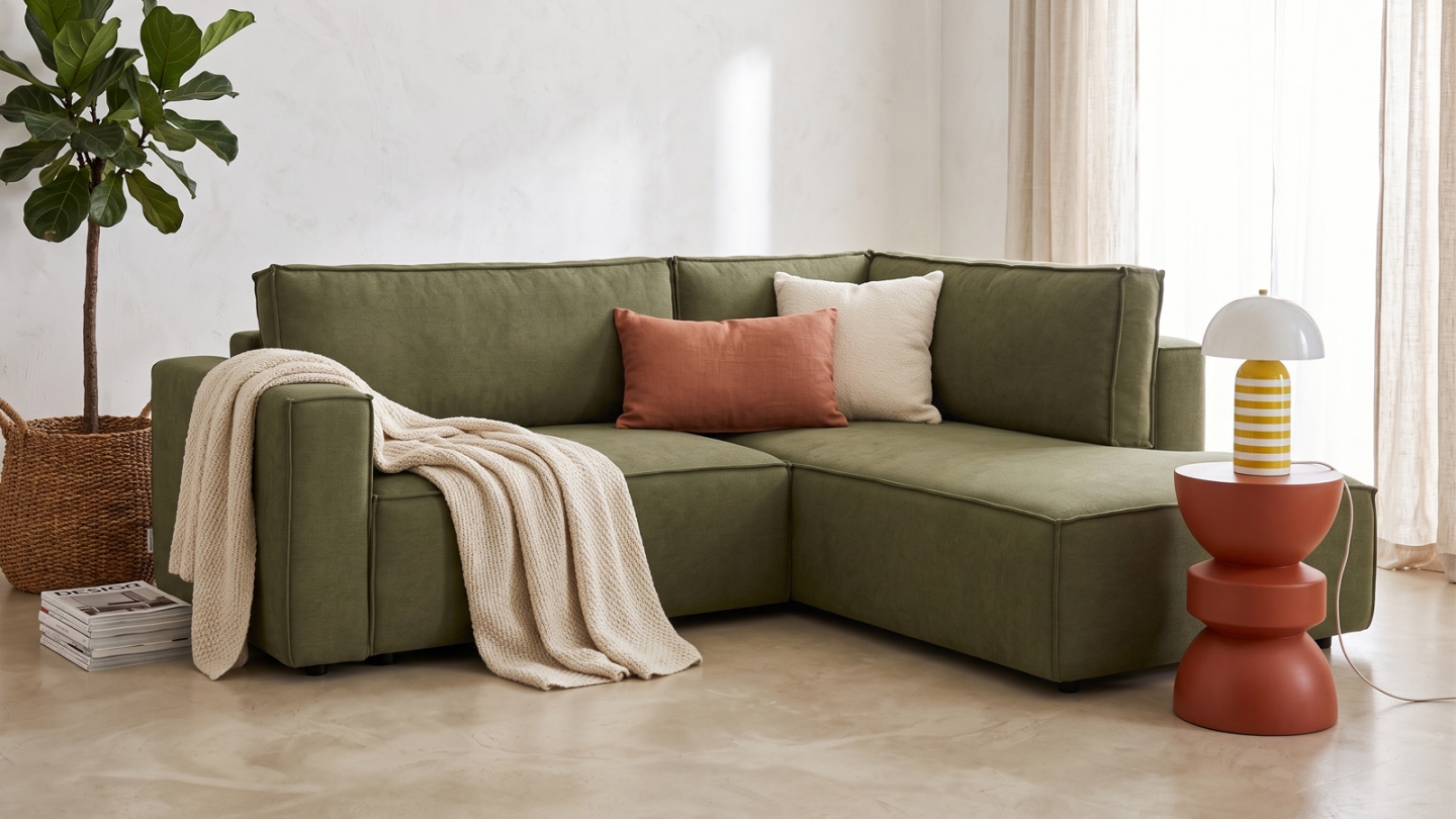 Canapé d'angle ouvert à droite convertible 3 places en tissu chenille vert kaki - Emma Canapé d'angle ouvert à droite convertible 3 places en tissu chenille vert kaki - Emma