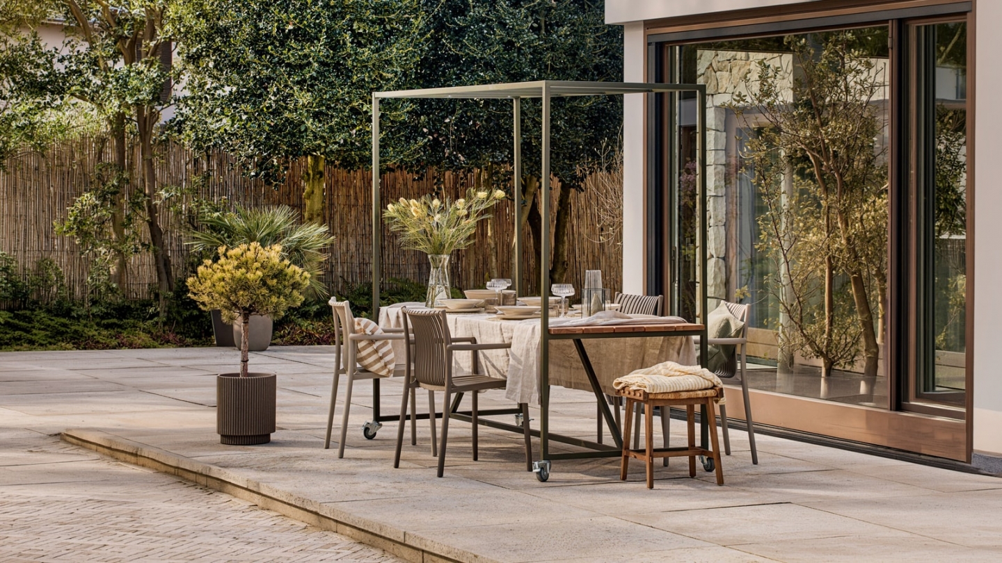 Lot de 2 chaises de jardin à lattes empilable marron - Easy going Lot de 2 chaises de jardin à lattes empilable marron - Easy going