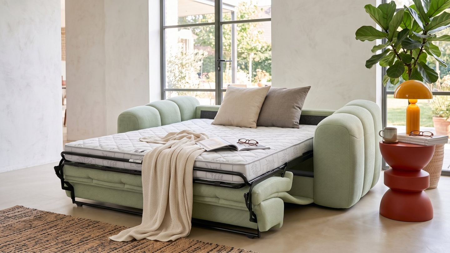 Canapé capitonné convertible 3 places en tissu chenille vert sauge - ouverture express - Belleville Canapé capitonné convertible 3 places en tissu chenille vert sauge - ouverture express - Belleville