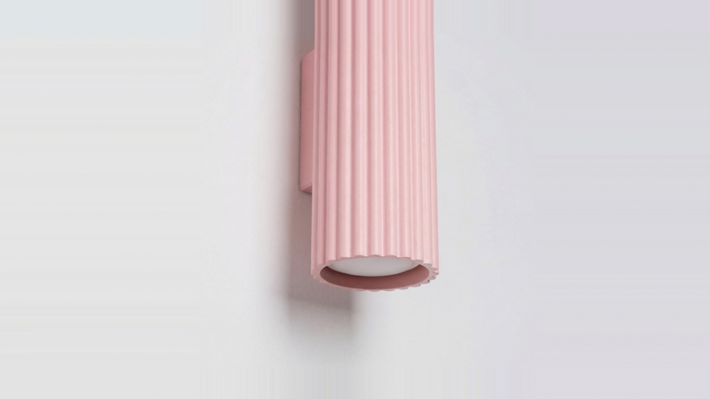 Applique en aluminium cannelé 20 cm rose - Karbon Applique en aluminium cannelé 20 cm rose - Karbon