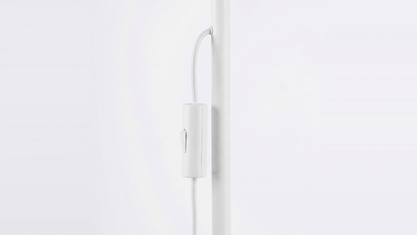 Lampadaire en aluminium blanc 155 cm 3 lumières - Karbon Lampadaire en aluminium blanc 155 cm 3 lumières - Karbon