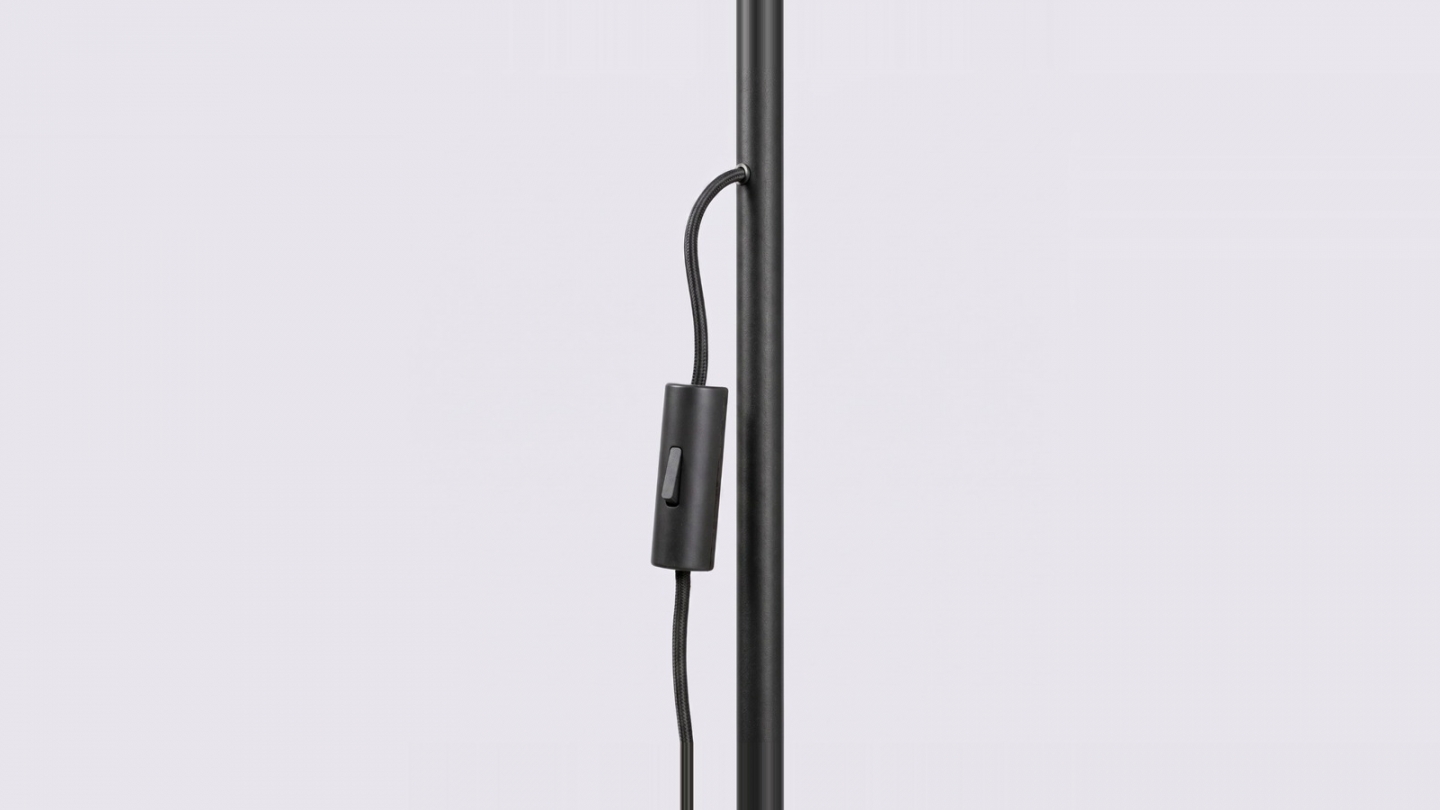 Lampadaire en aluminium noir 160 cm - Karbon Lampadaire en aluminium noir 160 cm - Karbon