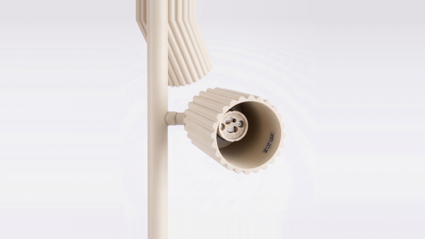Lampadaire en aluminium beige 155 cm 3 lumières - Karbon Lampadaire en aluminium beige 155 cm 3 lumières - Karbon