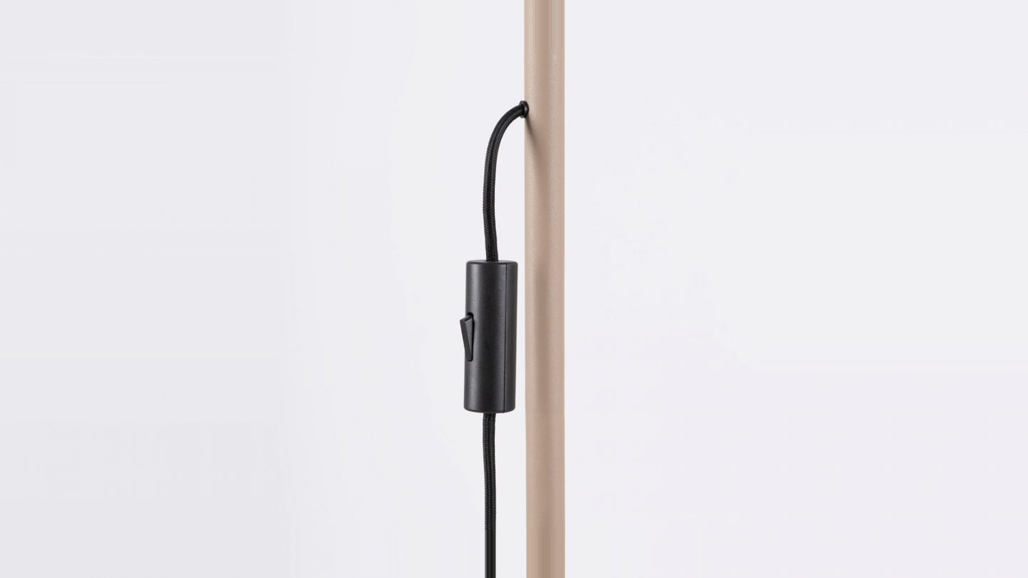 Lampadaire en aluminium taupe 155 cm 3 lumières - Karbon Lampadaire en aluminium taupe 155 cm 3 lumières - Karbon