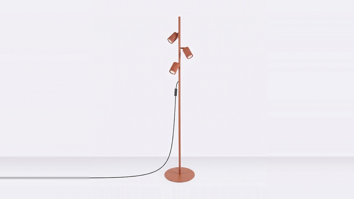 Lampadaire en aluminium terracotta 155 cm 3 lumières - Karbon Lampadaire en aluminium terracotta 155 cm 3 lumières - Karbon