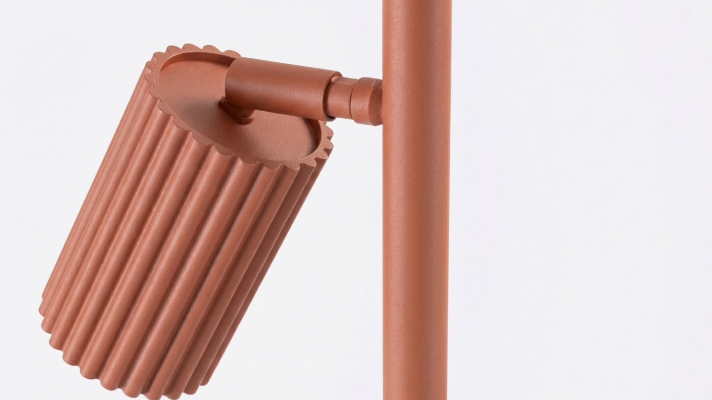 Lampadaire en aluminium terracotta 155 cm 3 lumières - Karbon Lampadaire en aluminium terracotta 155 cm 3 lumières - Karbon