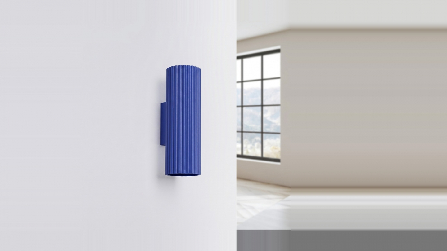 Applique en aluminium cannelé 20 cm bleu - Karbon Applique en aluminium cannelé 20 cm bleu - Karbon