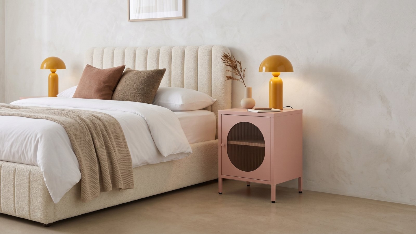 Table de chevet 1 porte en métal rose blush 40 cm - Ysia Table de chevet 1 porte en métal rose blush 40 cm - Ysia