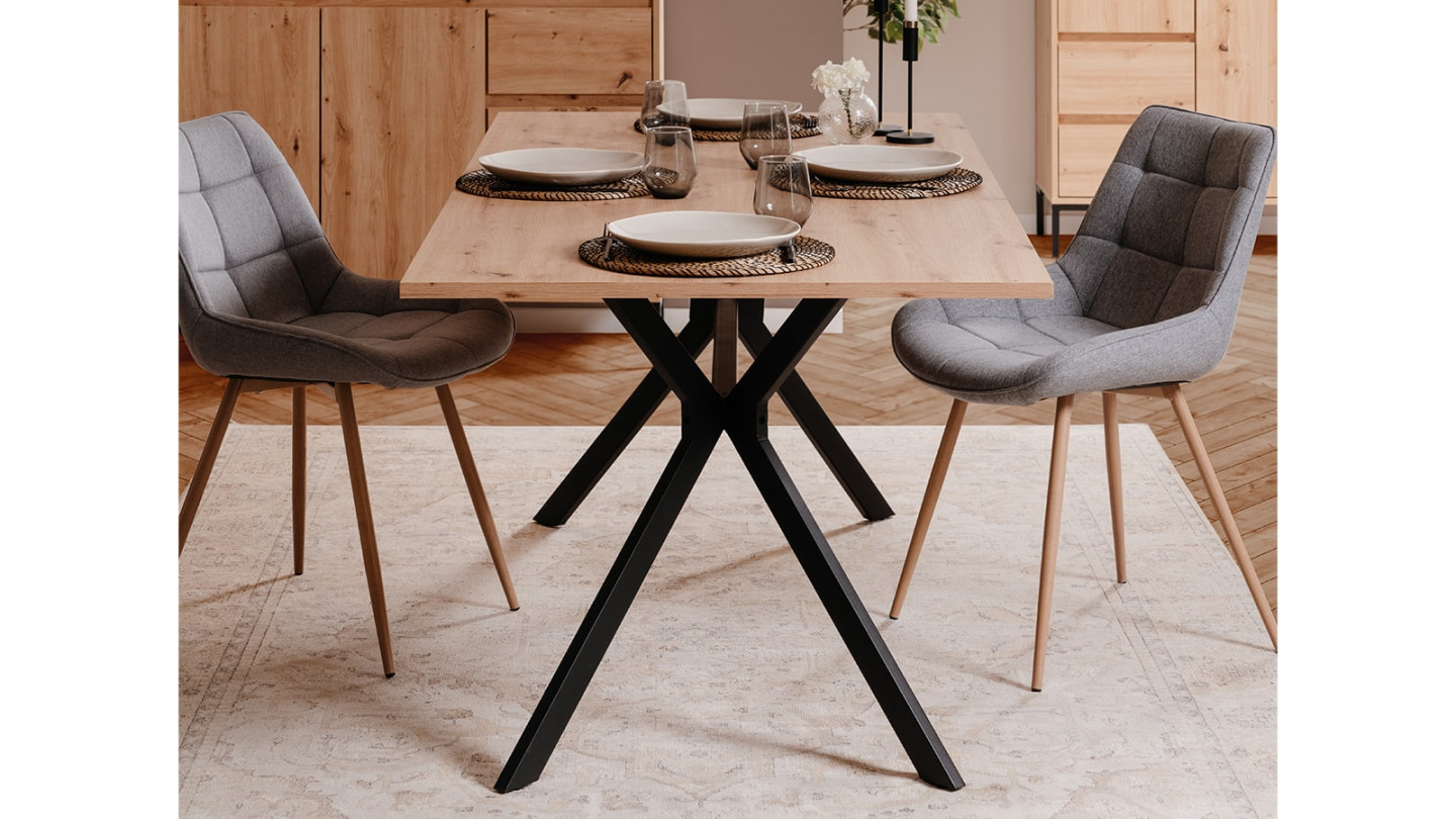 Table à manger effet chêne clair, piétement noir 180 cm - Velia