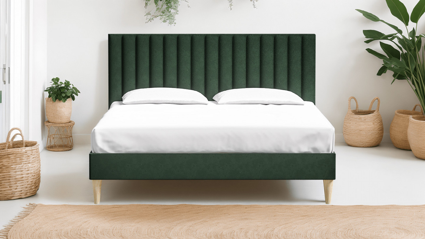 Lit adulte 160x200 en velours vert avec tête de lit matelassée - Eliot