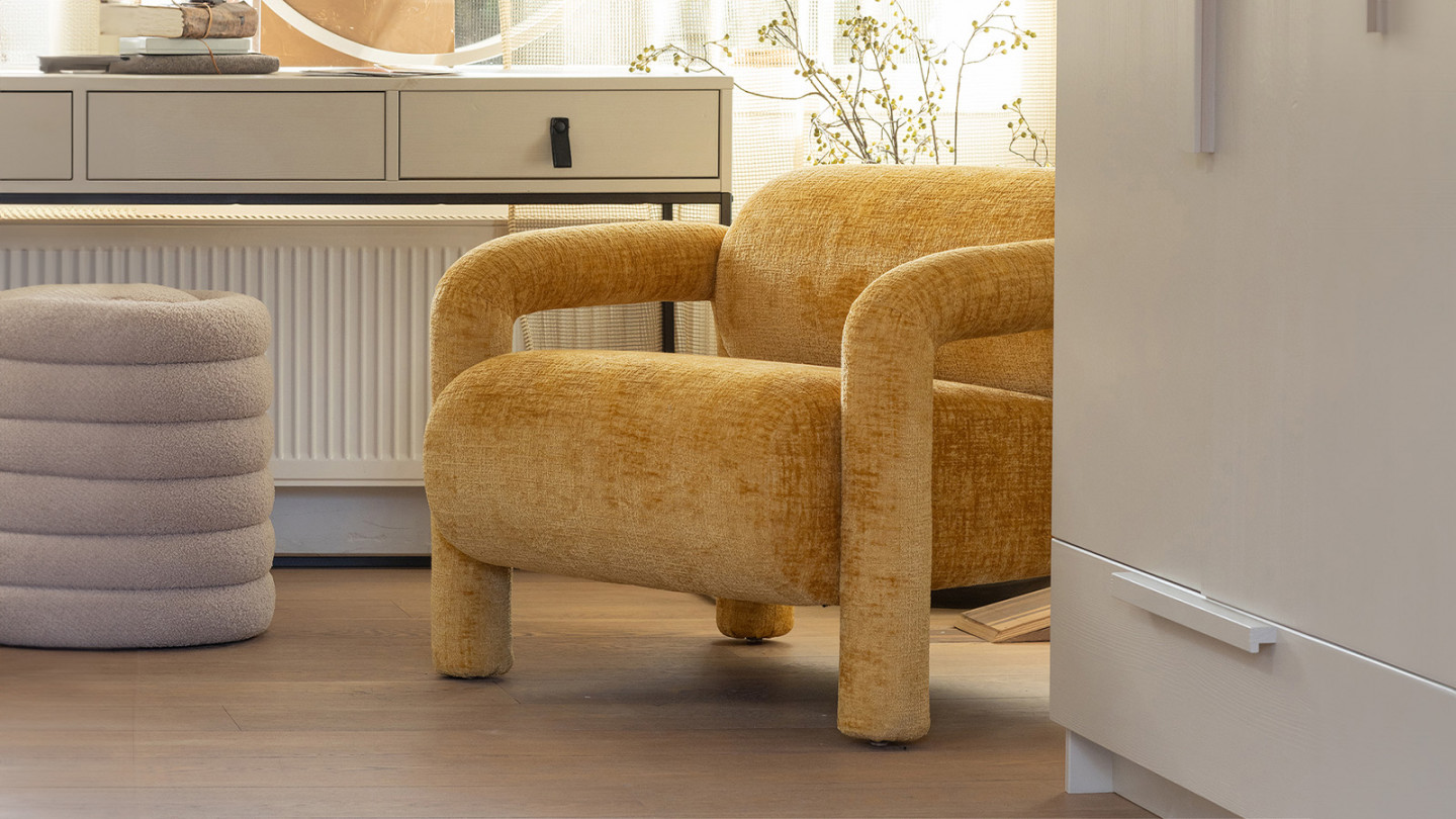 Fauteuil design en tissu chenille jaune - Lenny