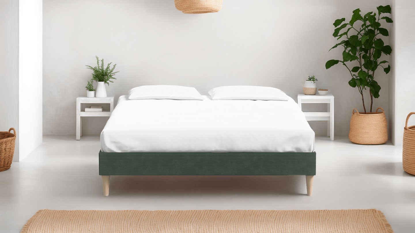 Ensemble lit adulte 140x190 cm en velours côtelé vert Dina + Matelas mémoire de forme Memo HR